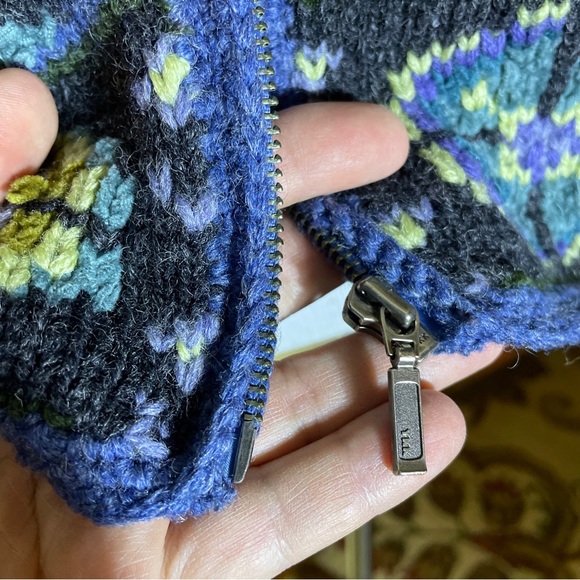 A GIANNETTI Size Large Zip Front Sweater Flowers Hand-Knit Shetland Wool Cozy - Picture 13 of 16